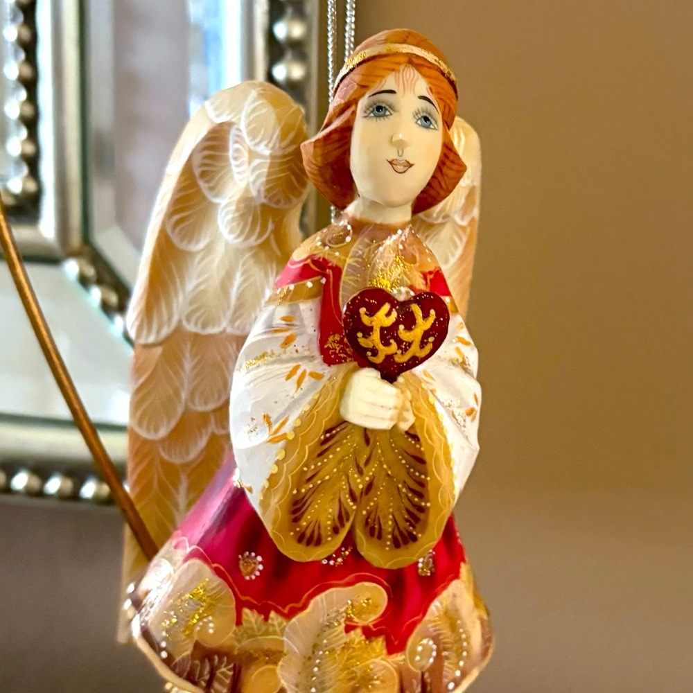 G. DeBrekht “Giving Heart Angel” special edition 2003 ornament. NIB❣️